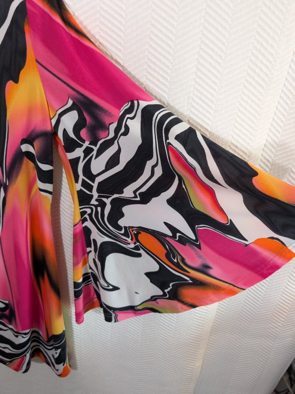 One-Shoulder Multicolor Abstract Print Top - Picture 9 of 12